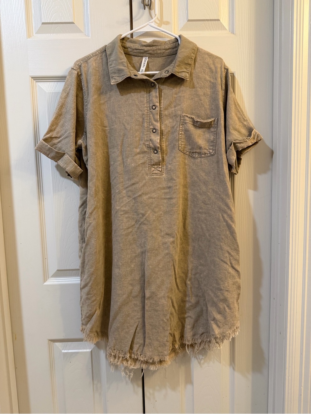 Zenana Outfitters Frayed-Hem Short Sleeve Dress in Taupe